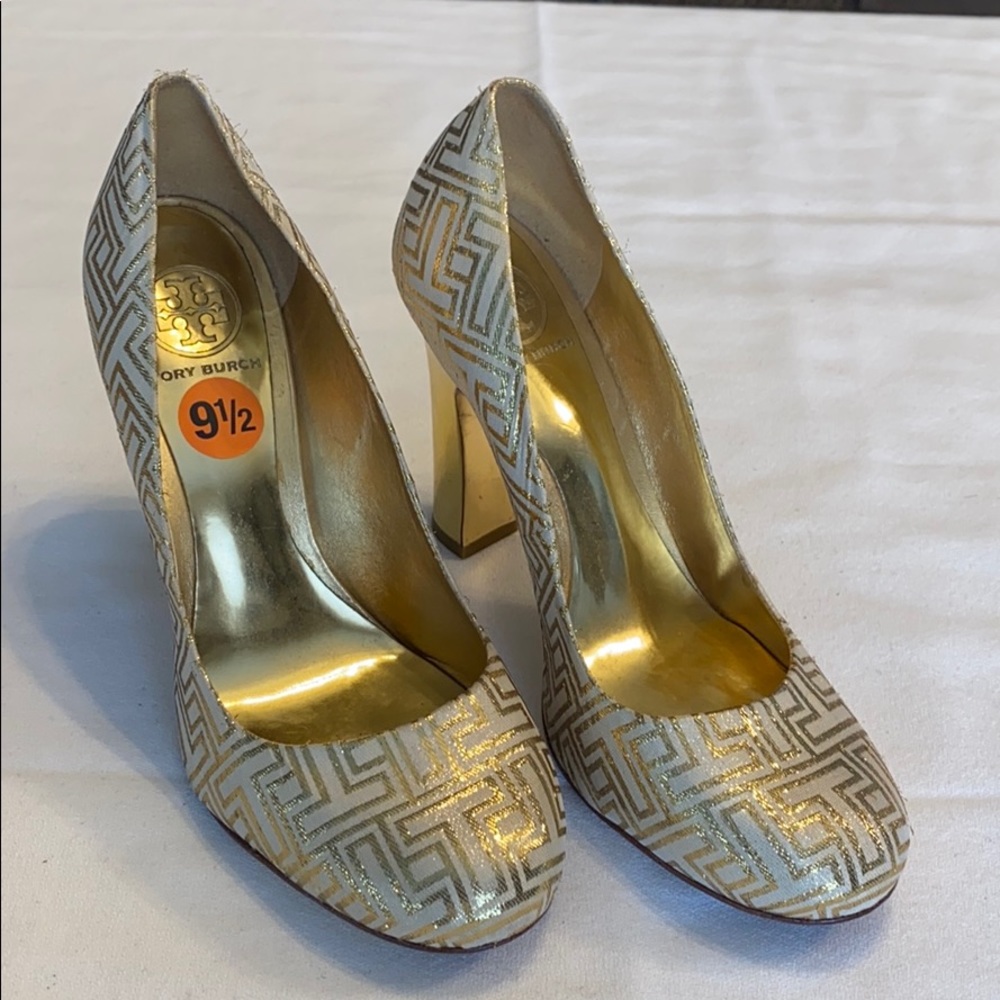 Tory Burch Gold T round toe pumps Sz-9.5